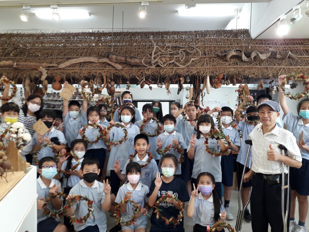 民生國小參訪生活工藝館樹藝工坊-樹藝再生工藝-再生工藝概念、甜蜜花圈製作