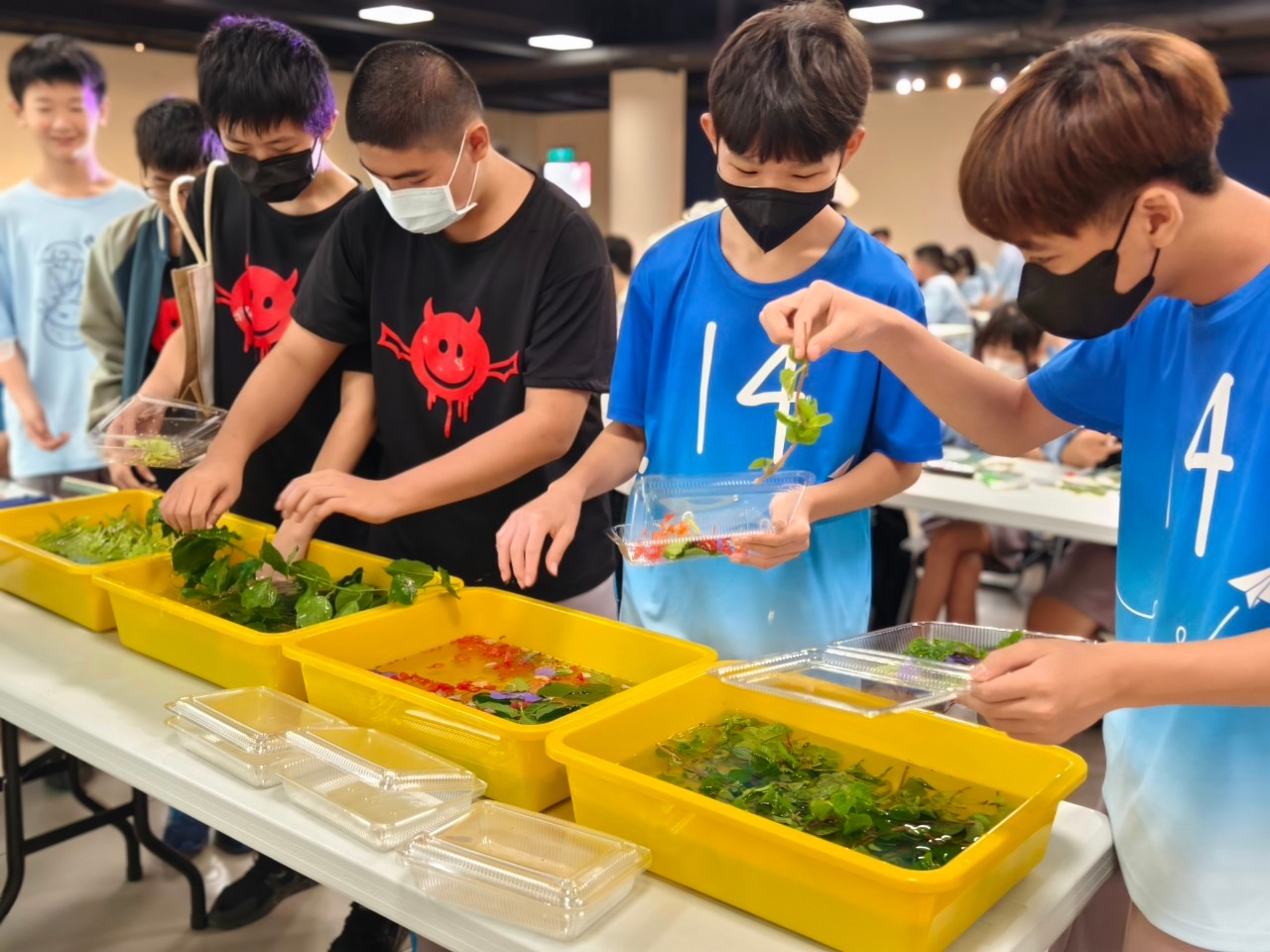 0410大里成功國中體驗「植物拓染包」及「植物拼贴畫」活動