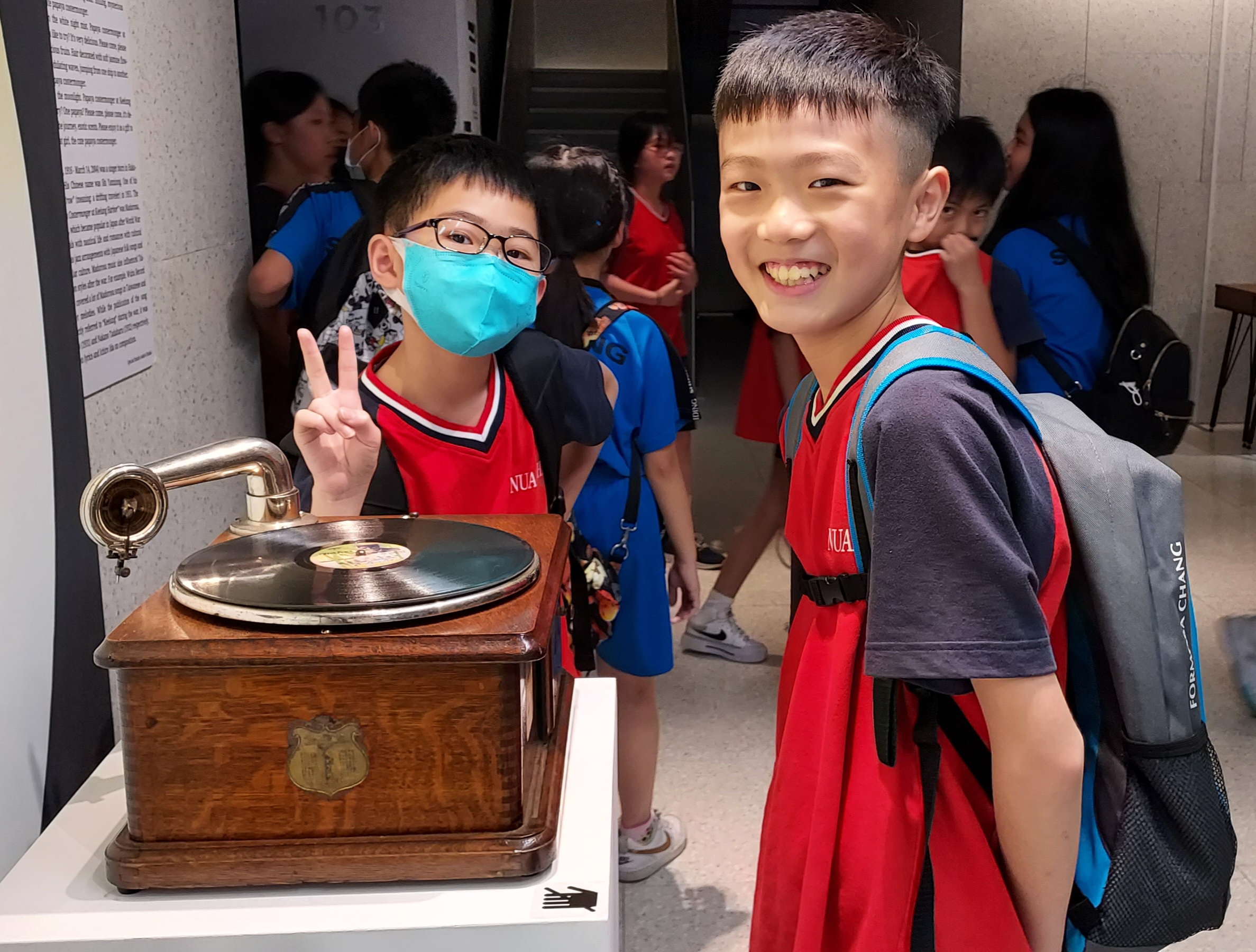 七堵國小參加兩廳院園丁計畫體驗。（基隆市文化局提供）