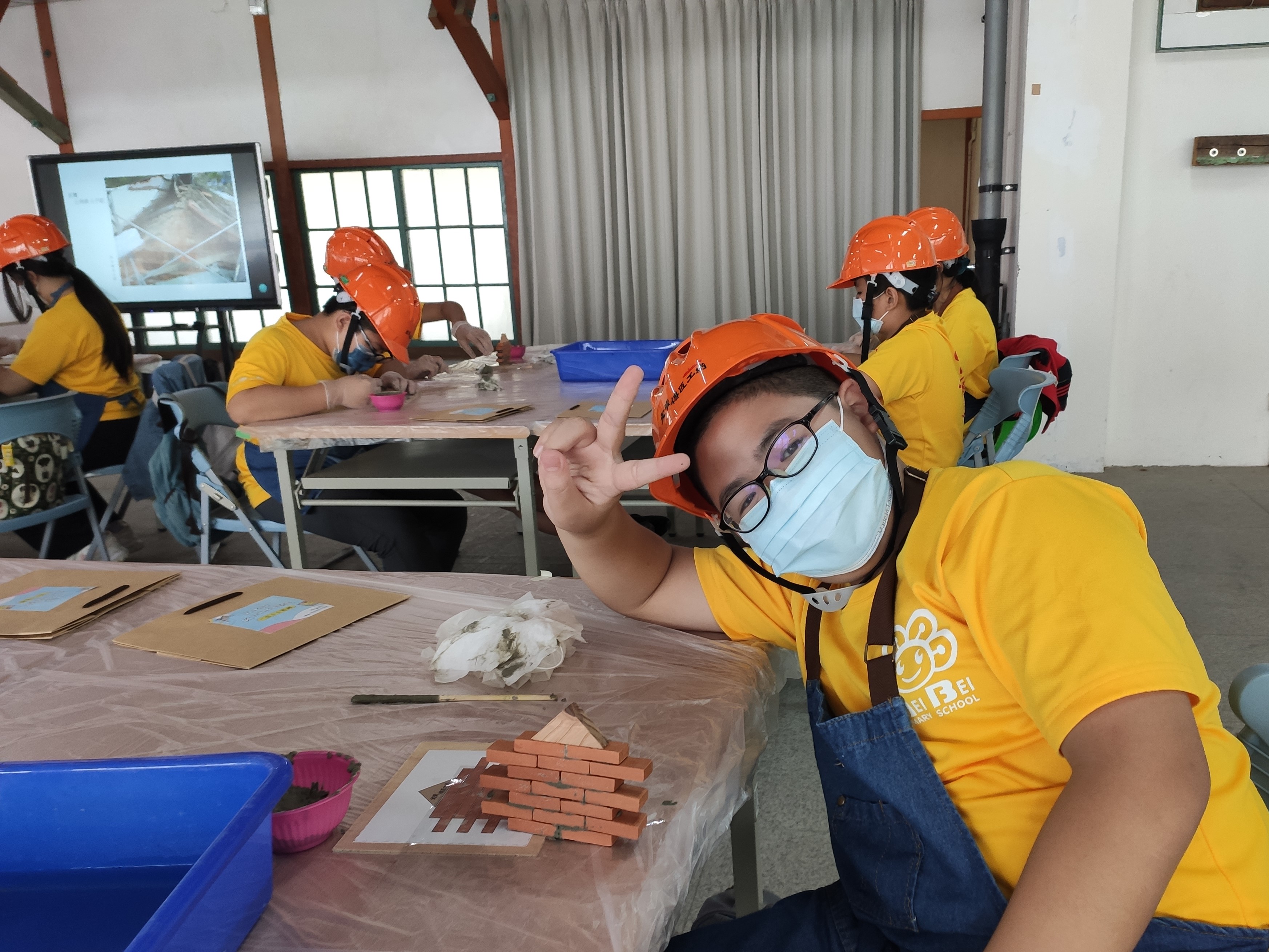 七堵國小參加兩廳院園丁計畫體驗。（基隆市文化局提供）