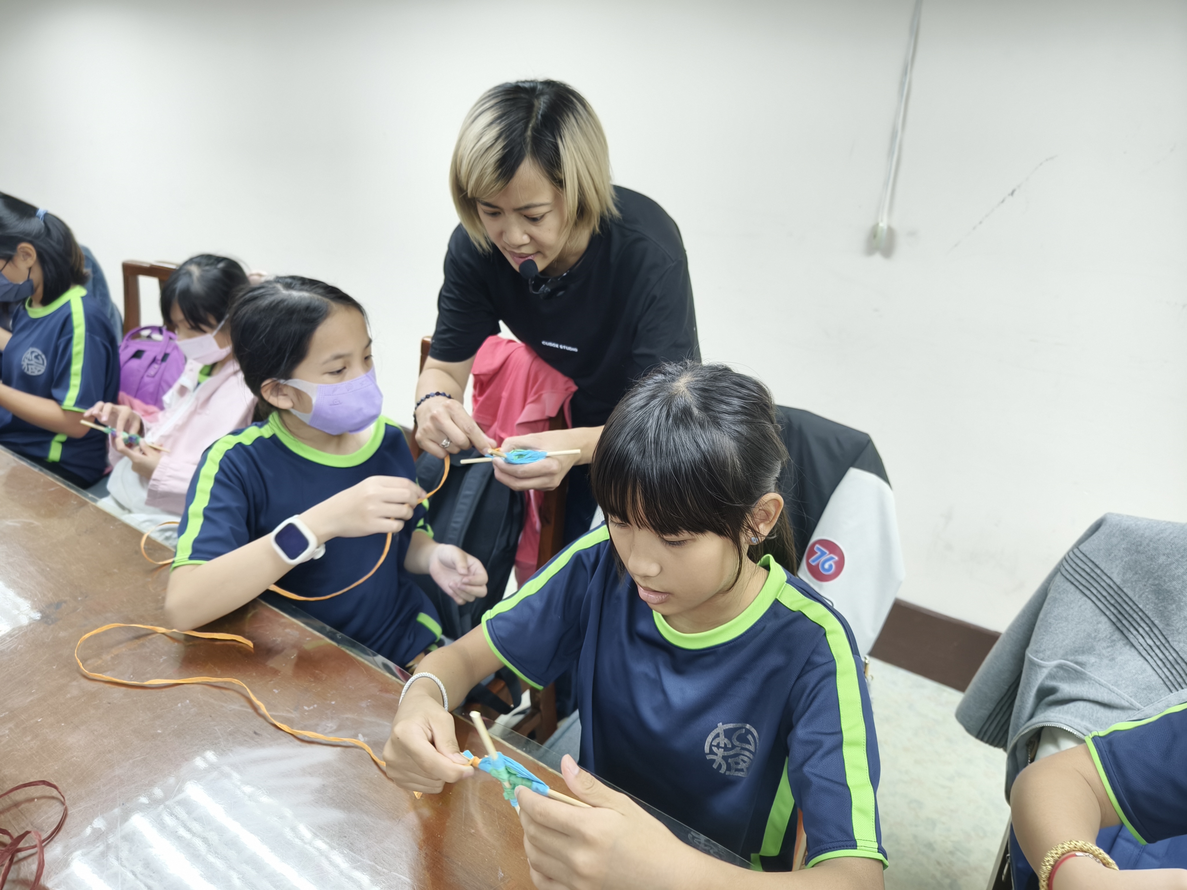 七堵國小參加兩廳院園丁計畫體驗。（基隆市文化局提供）