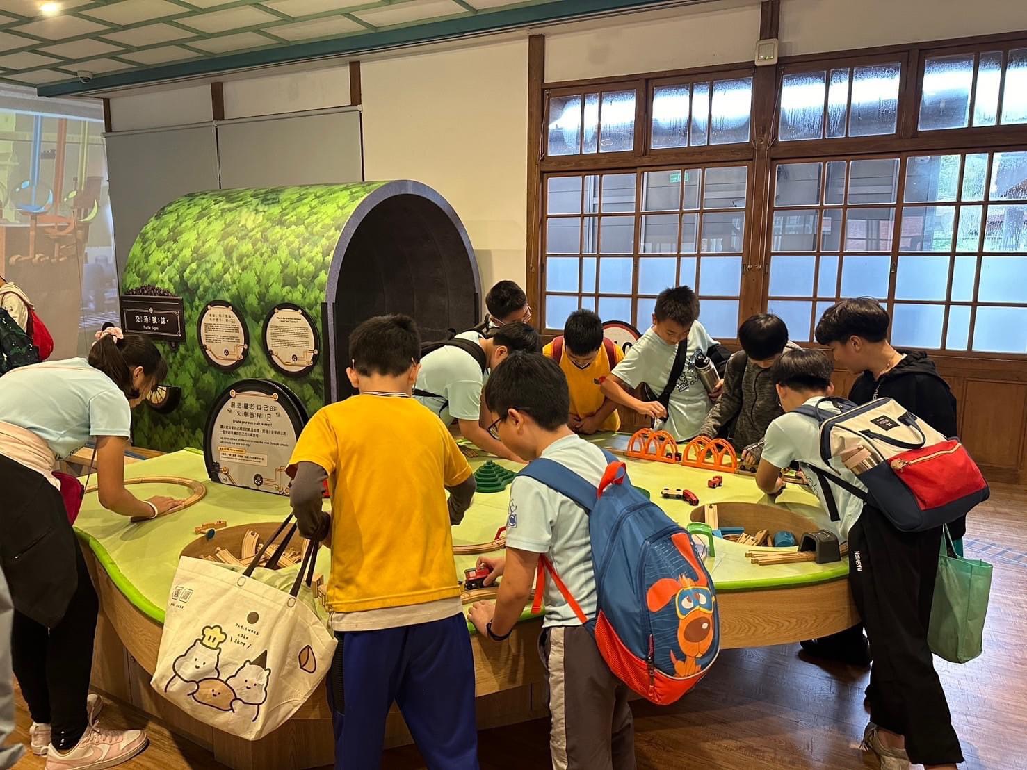 03_摸摸看埤塘裡的貝殼