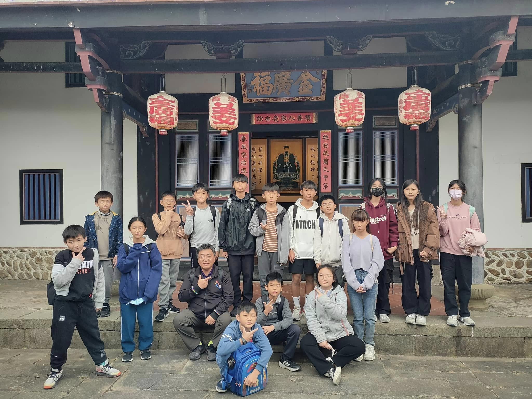 03_摸摸看埤塘裡的貝殼