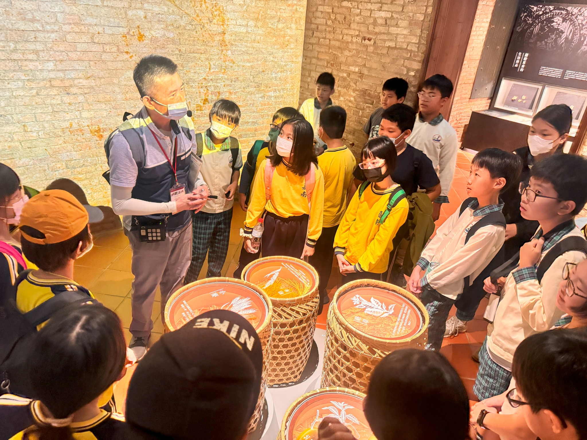 09_參觀新竹241藝術空間，動手做一幅屬於自己的展覽海報-1