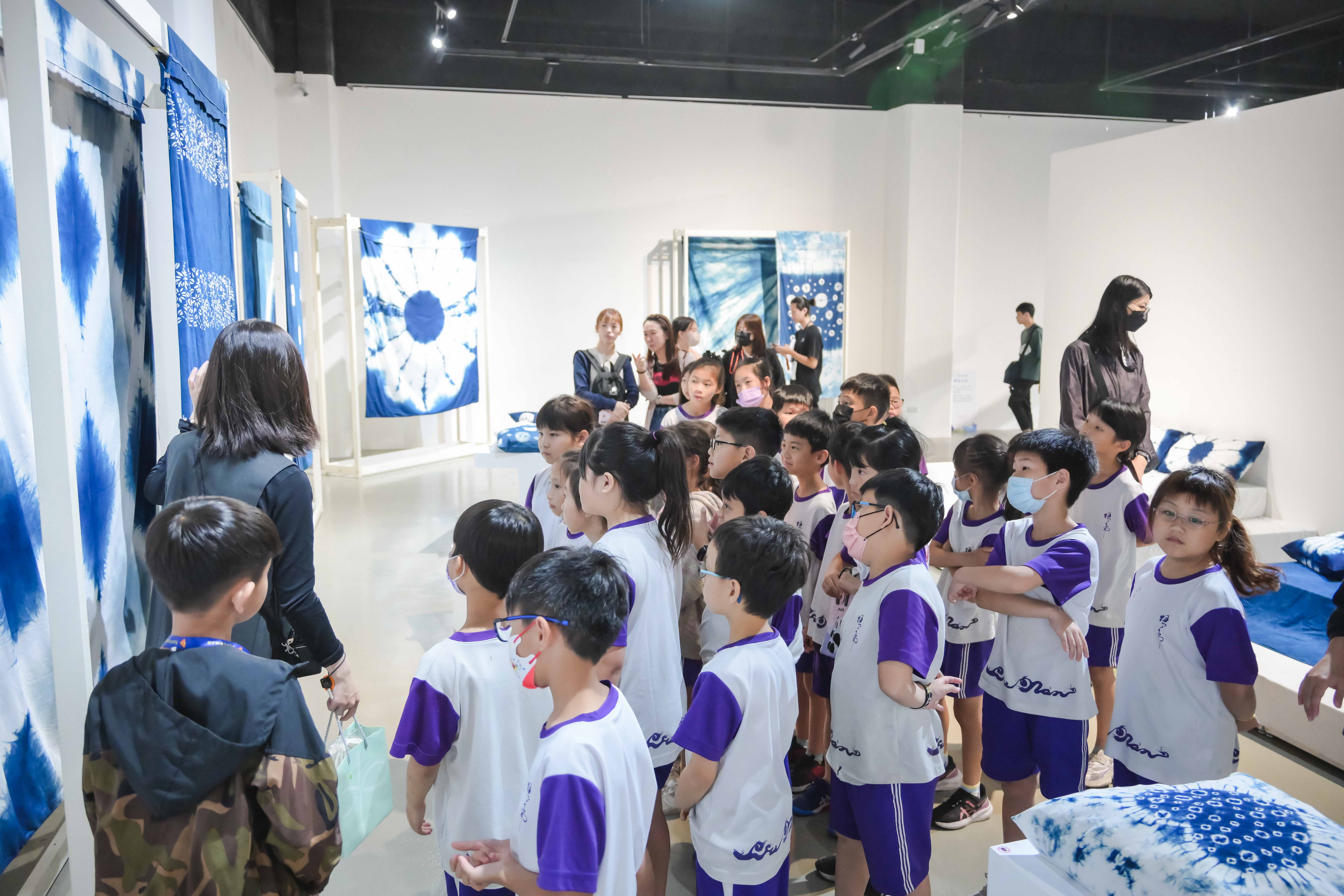 07_參觀新竹241藝術空間當期特展的大合影
