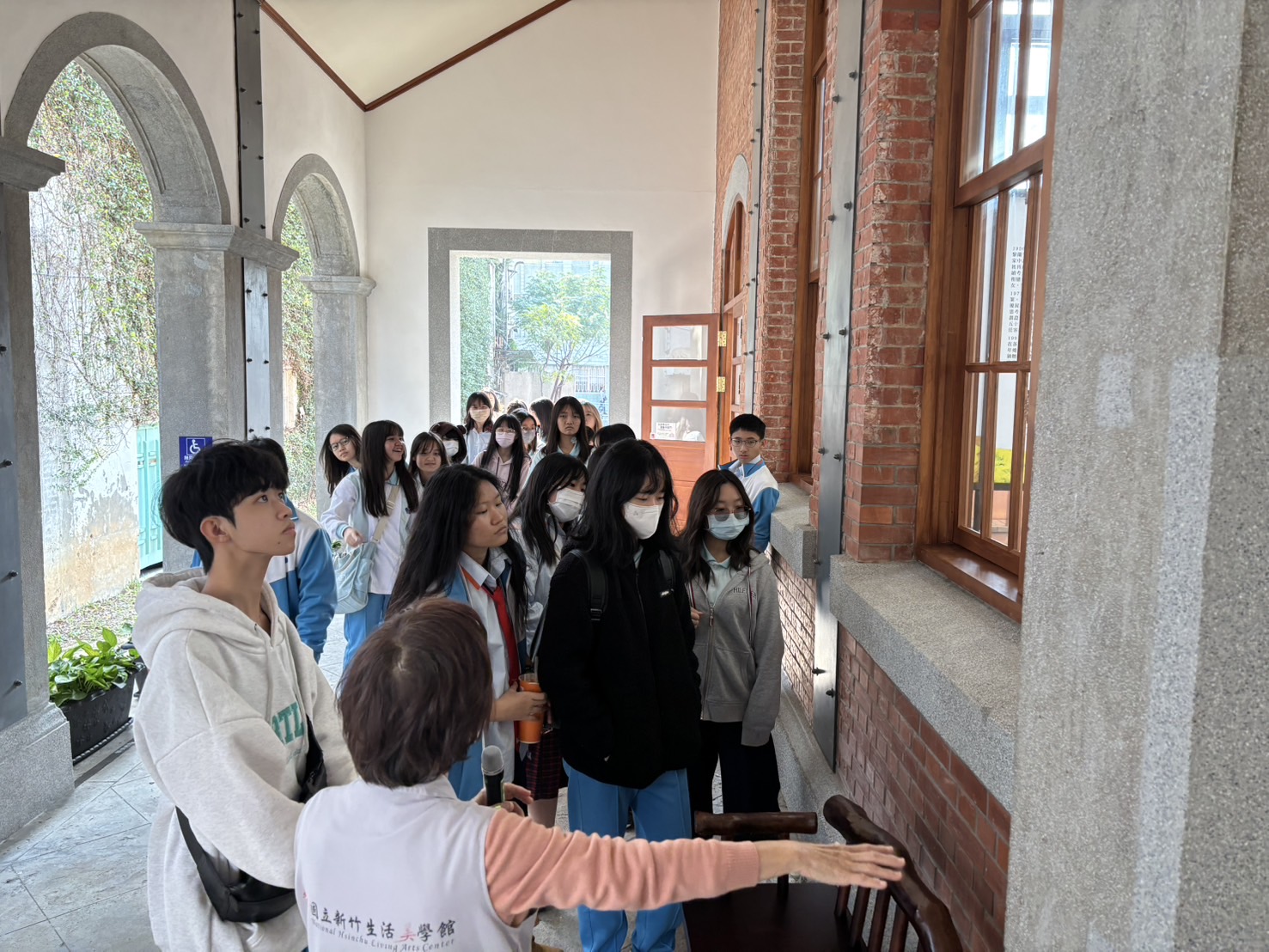 07_參觀新竹241藝術空間當期特展的大合影