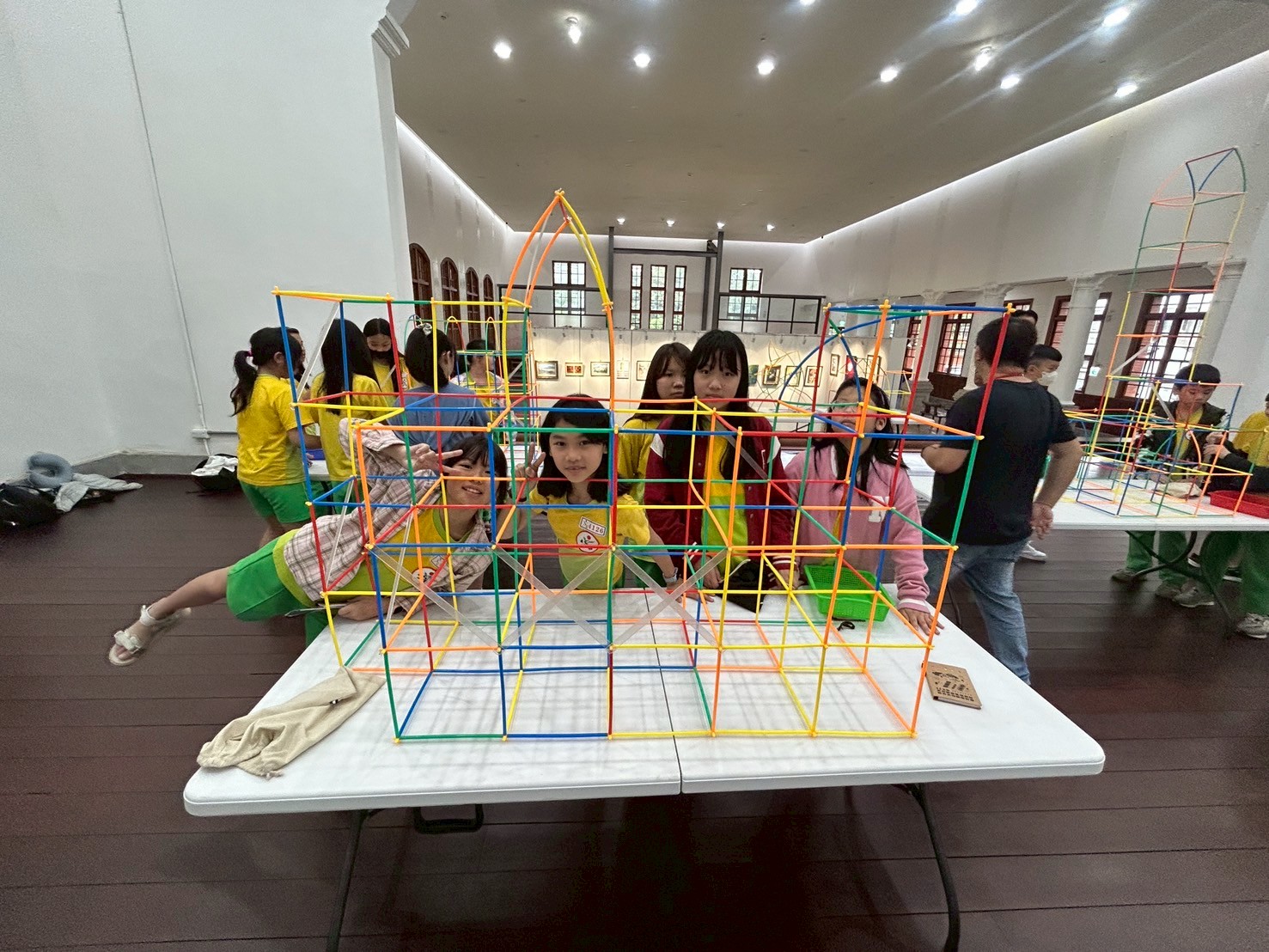 07_參觀新竹241藝術空間當期特展的大合影