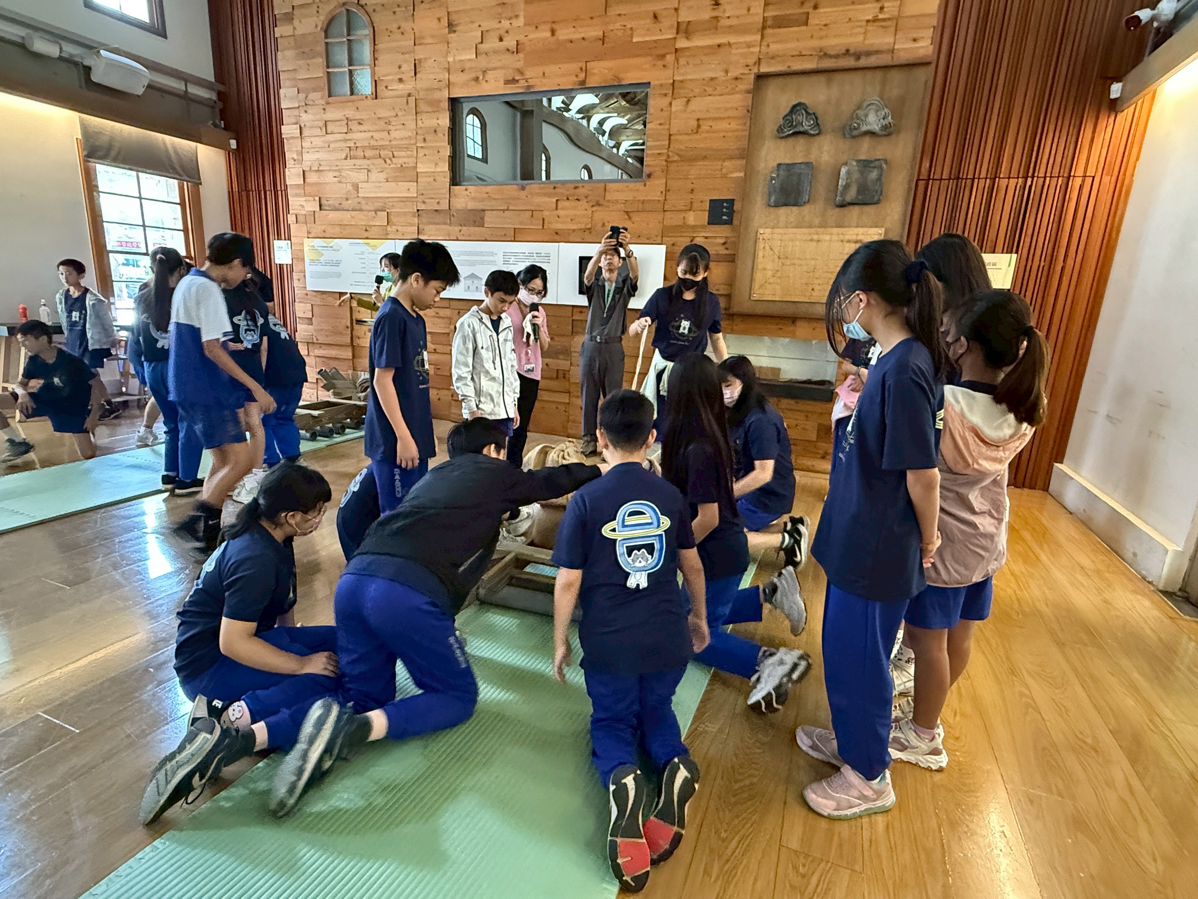 07_參觀新竹241藝術空間當期特展的大合影