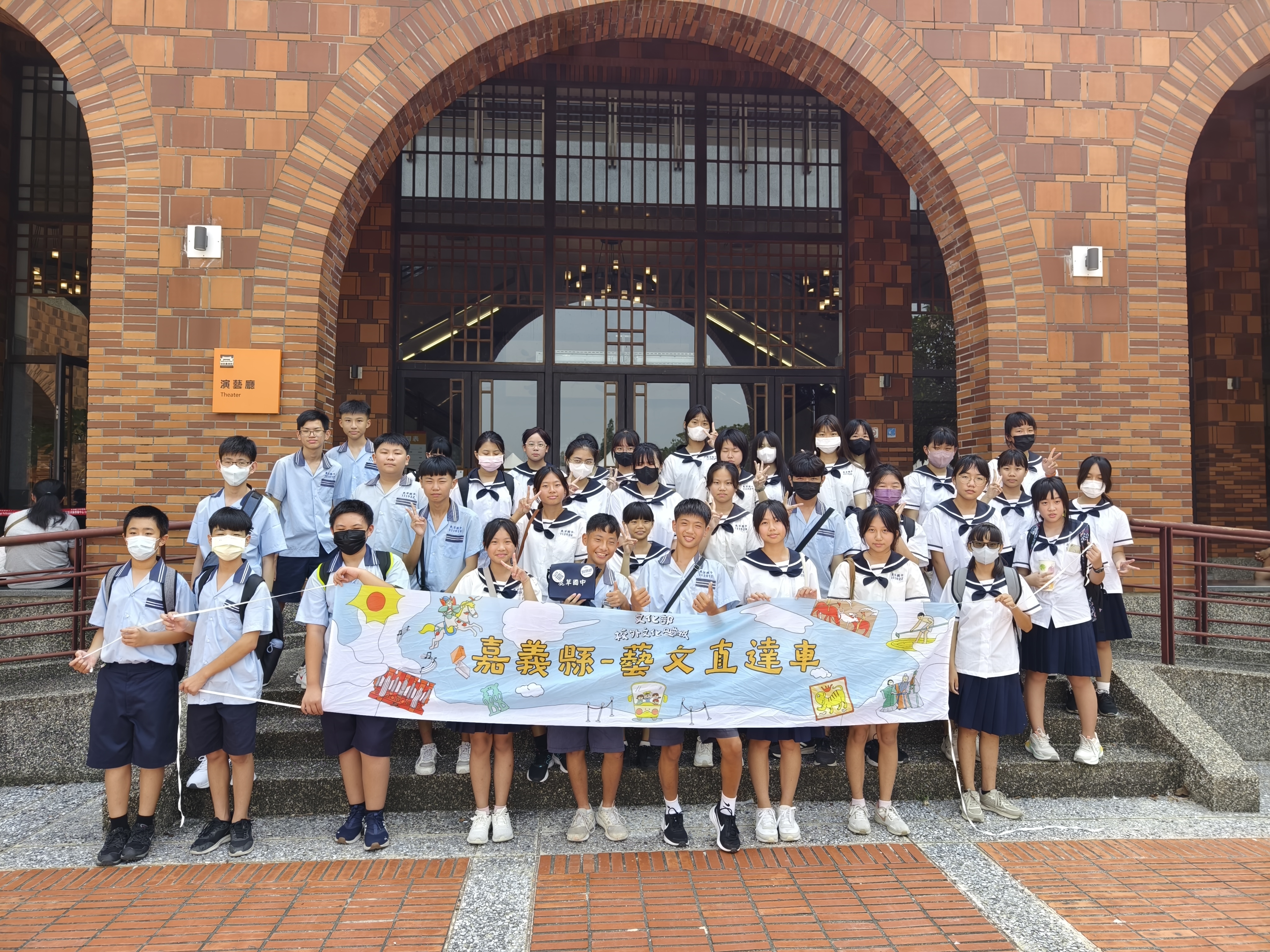 07_參觀新竹241藝術空間當期特展的大合影
