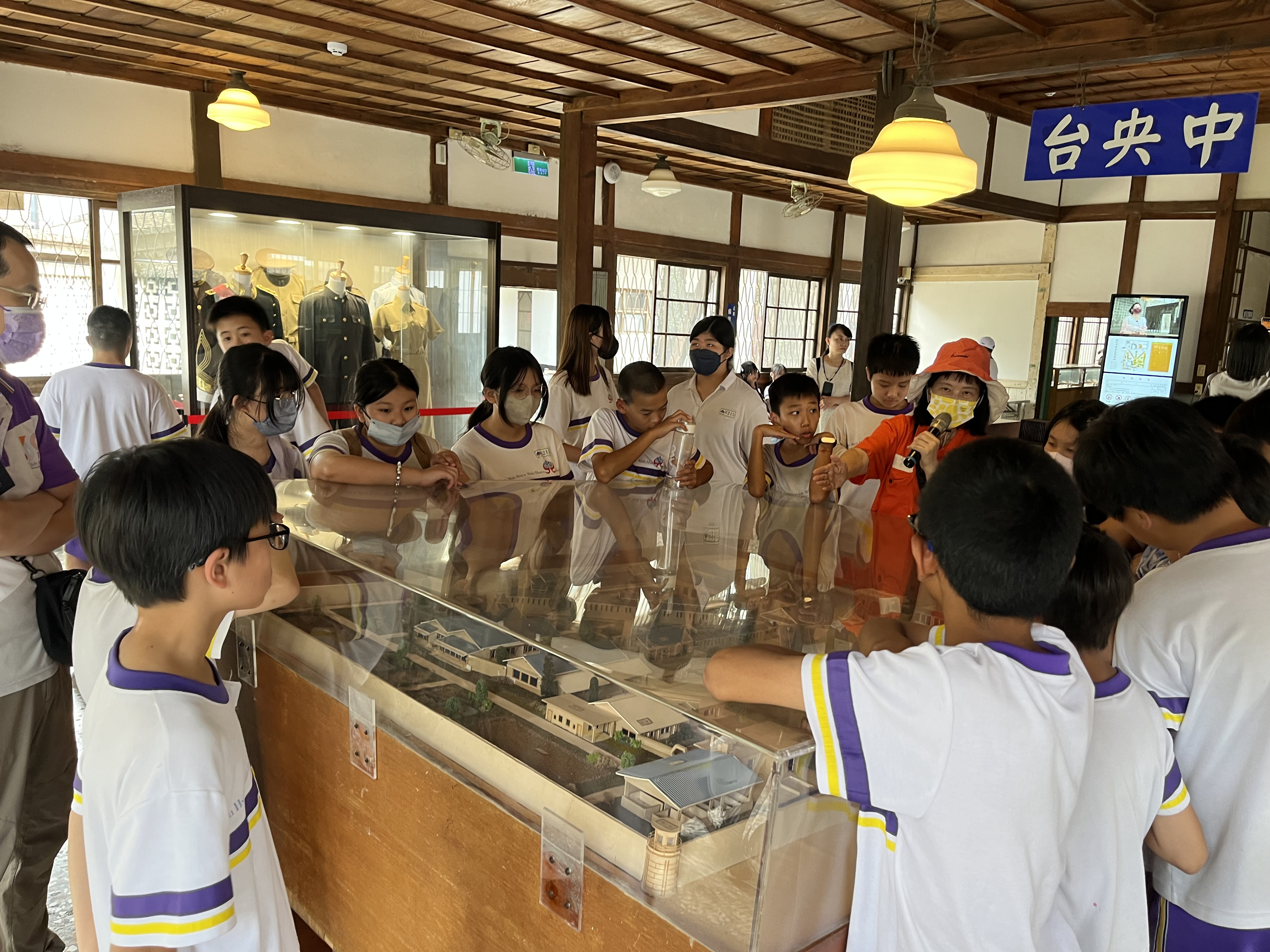 09_參觀新竹241藝術空間，動手做一幅屬於自己的展覽海報-1