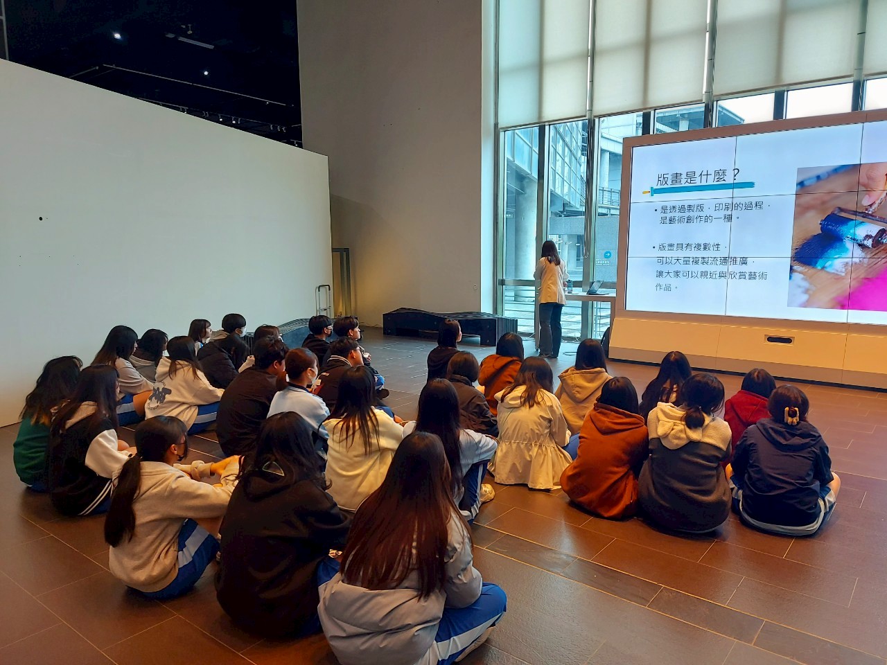 07_參觀新竹241藝術空間當期特展的大合影