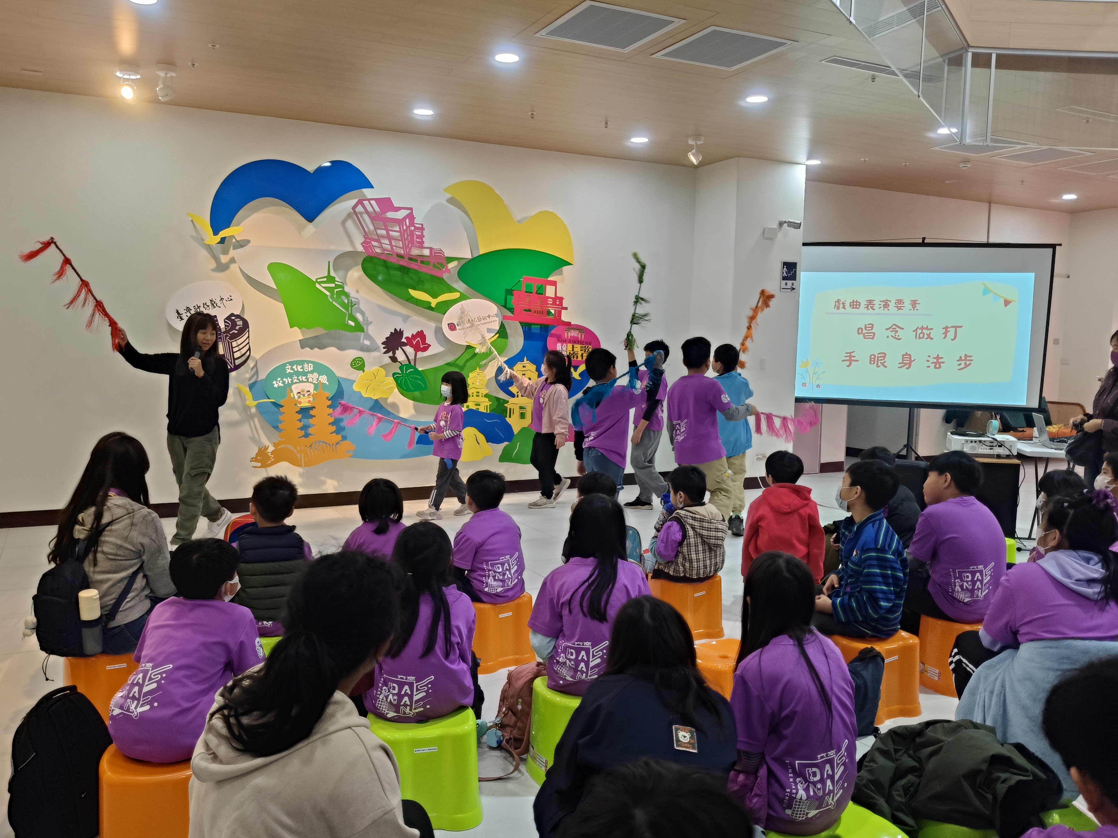 09_參觀新竹241藝術空間，動手做一幅屬於自己的展覽海報-1