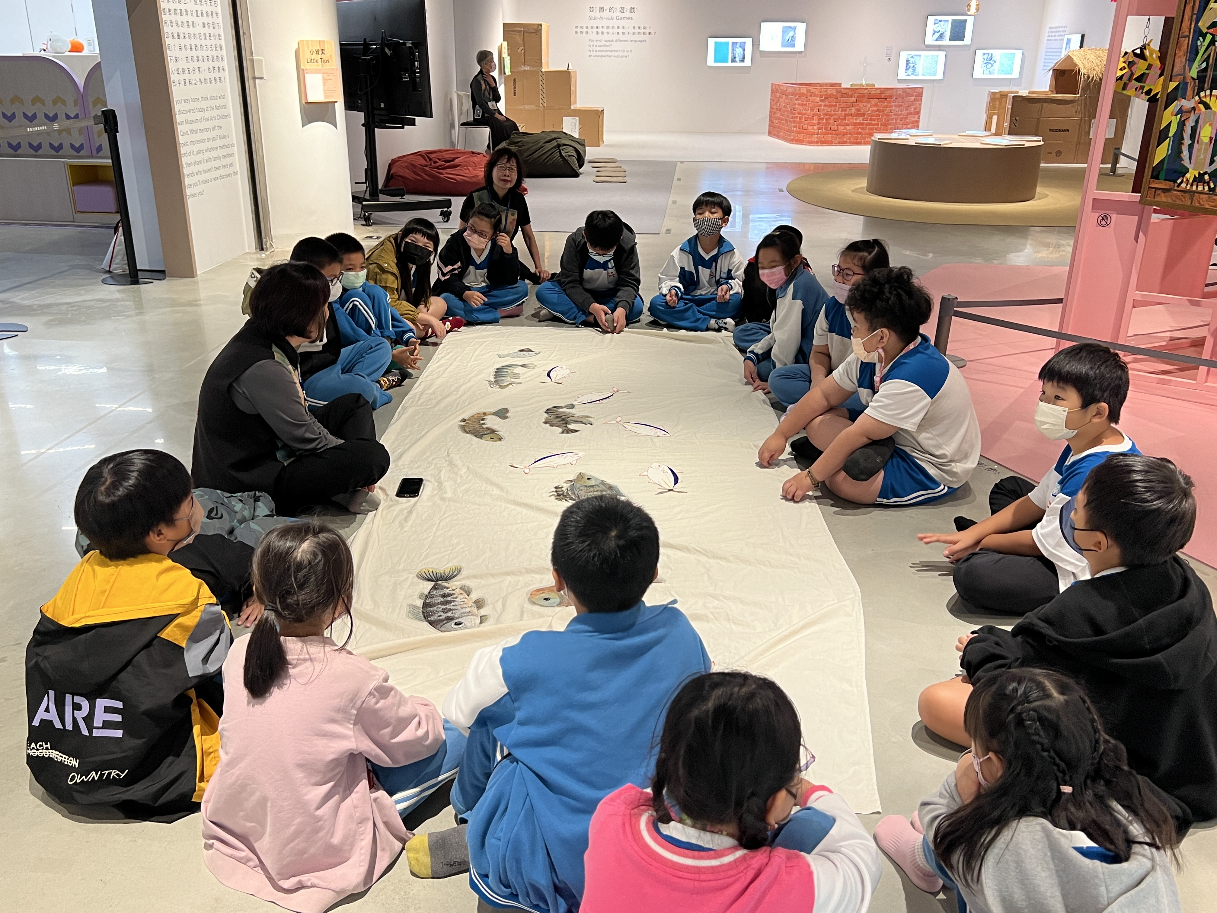 07_參觀新竹241藝術空間當期特展的大合影