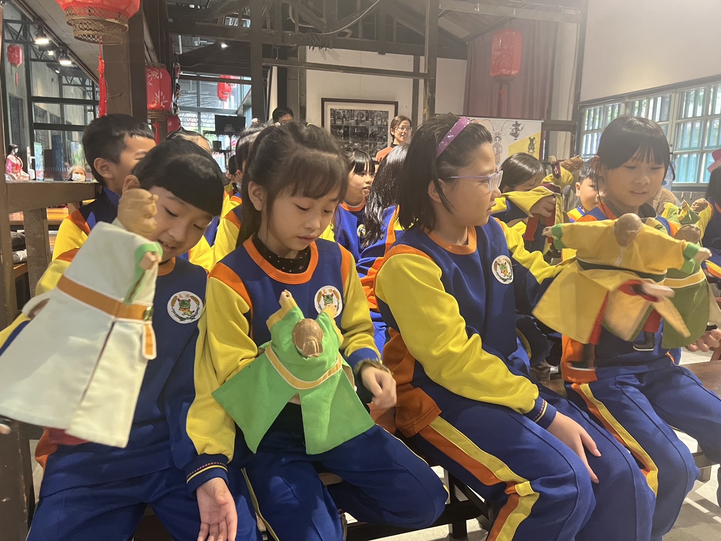 07_參觀新竹241藝術空間當期特展的大合影