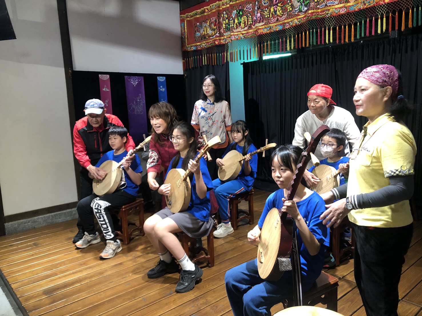 07_參觀新竹241藝術空間當期特展的大合影