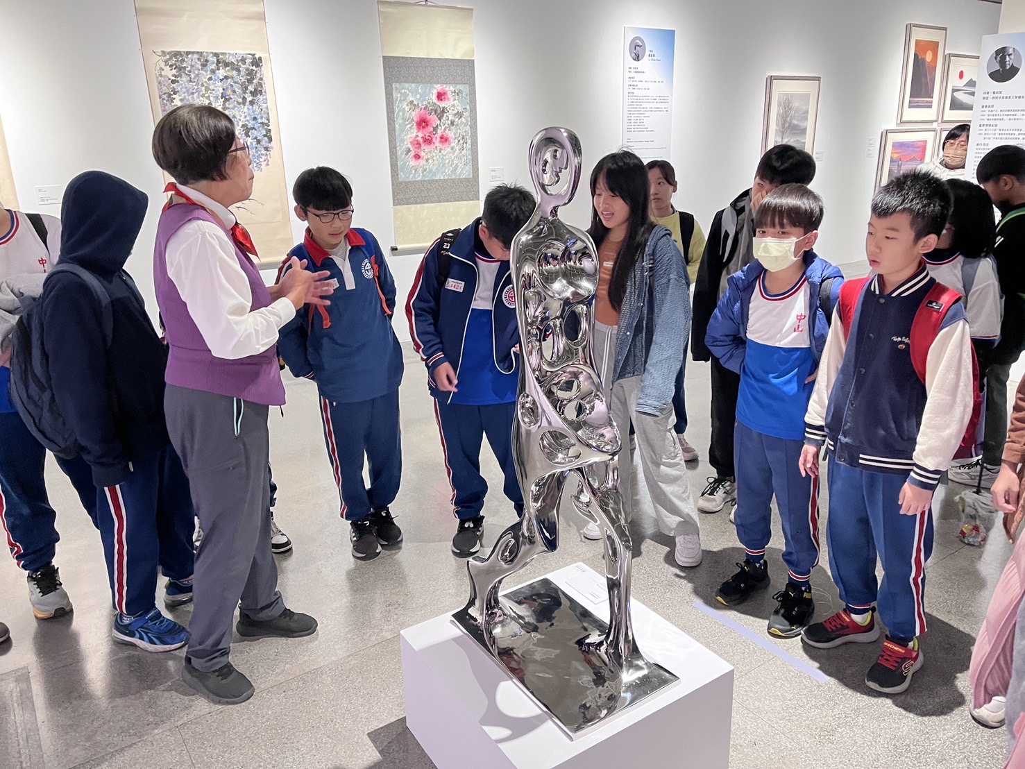 07_參觀新竹241藝術空間當期特展的大合影