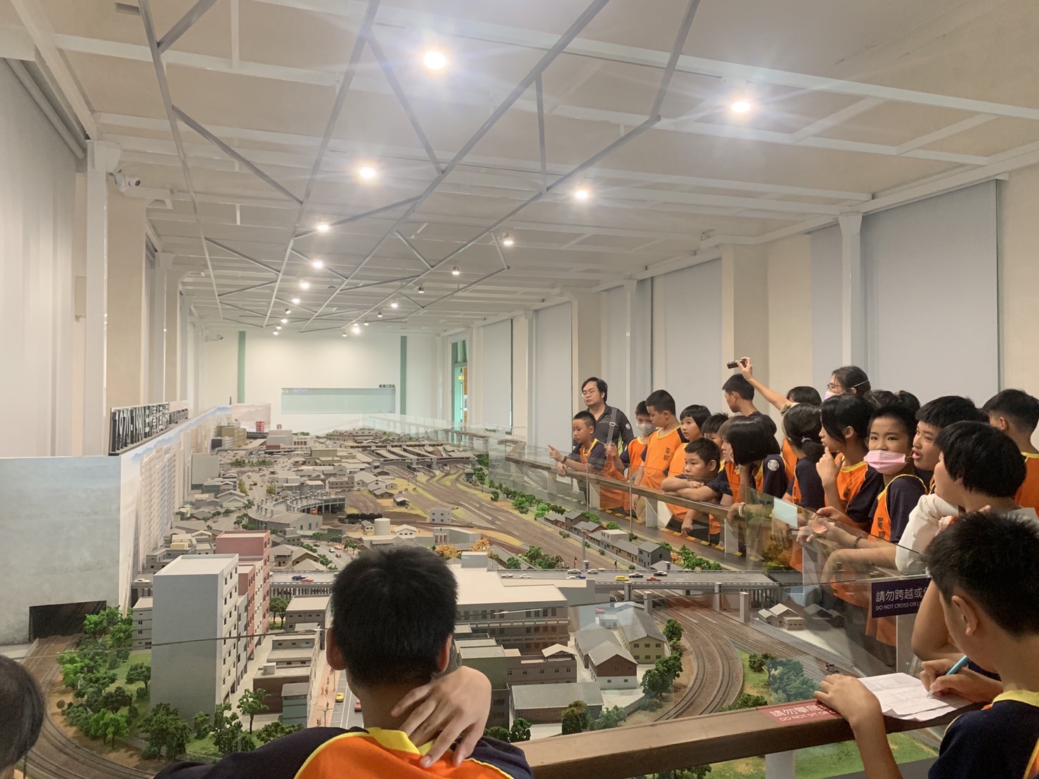 07_參觀新竹241藝術空間當期特展的大合影