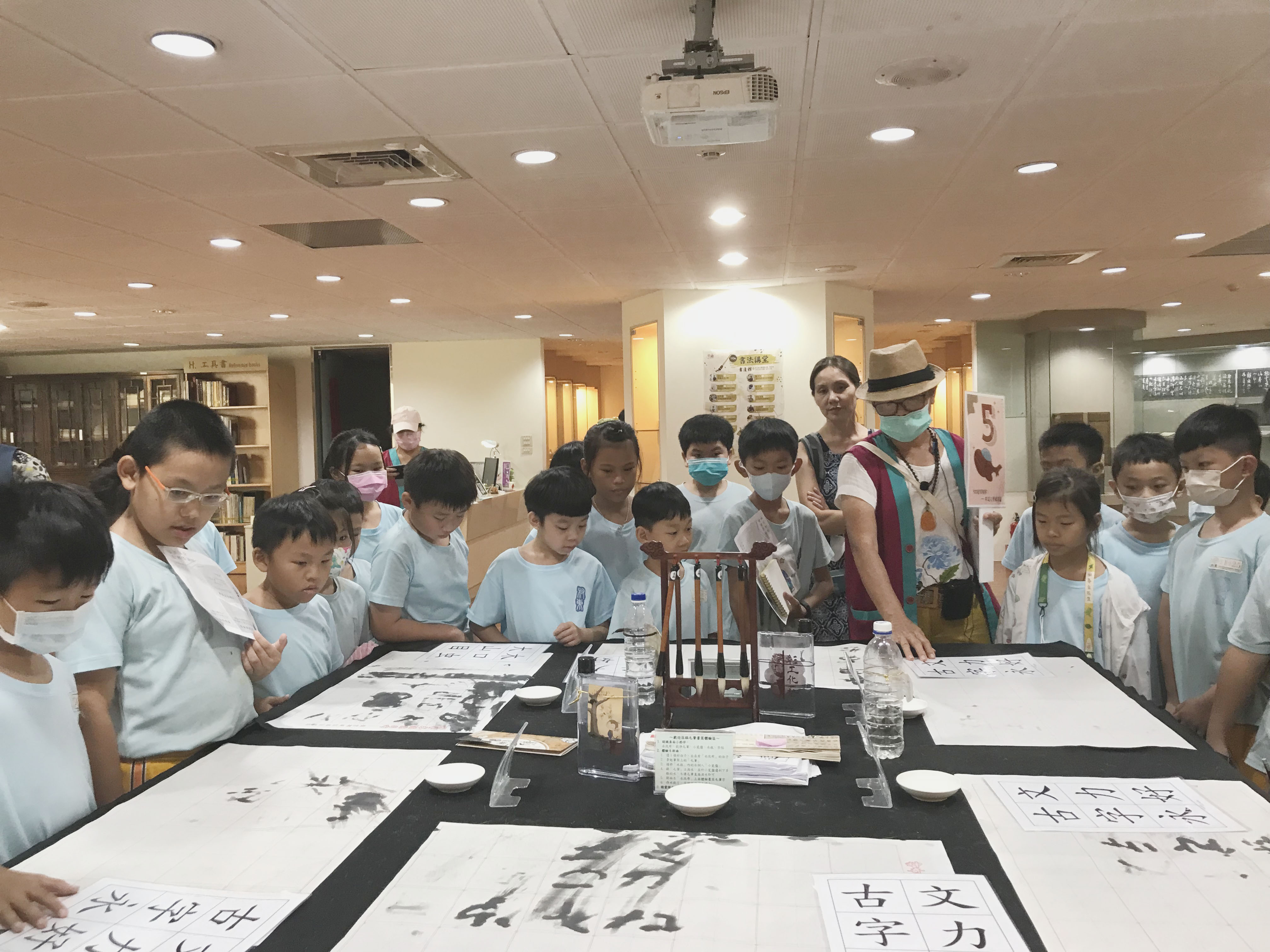 07_參觀新竹241藝術空間當期特展的大合影