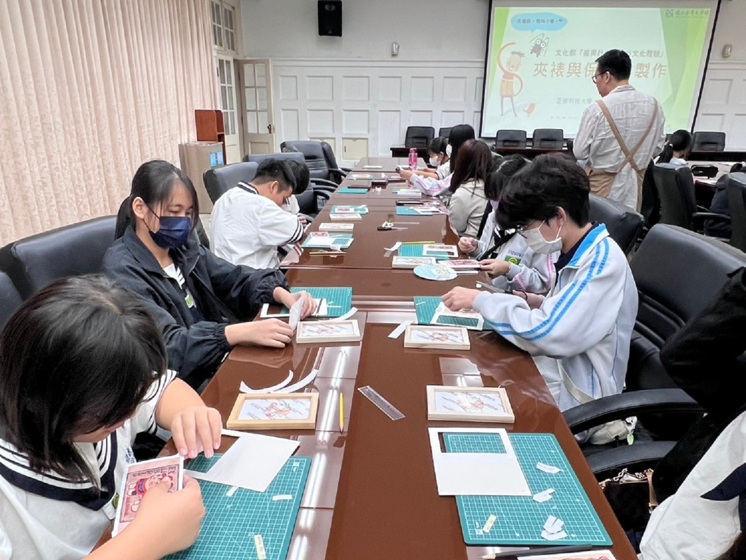 09_參觀新竹241藝術空間，動手做一幅屬於自己的展覽海報-1