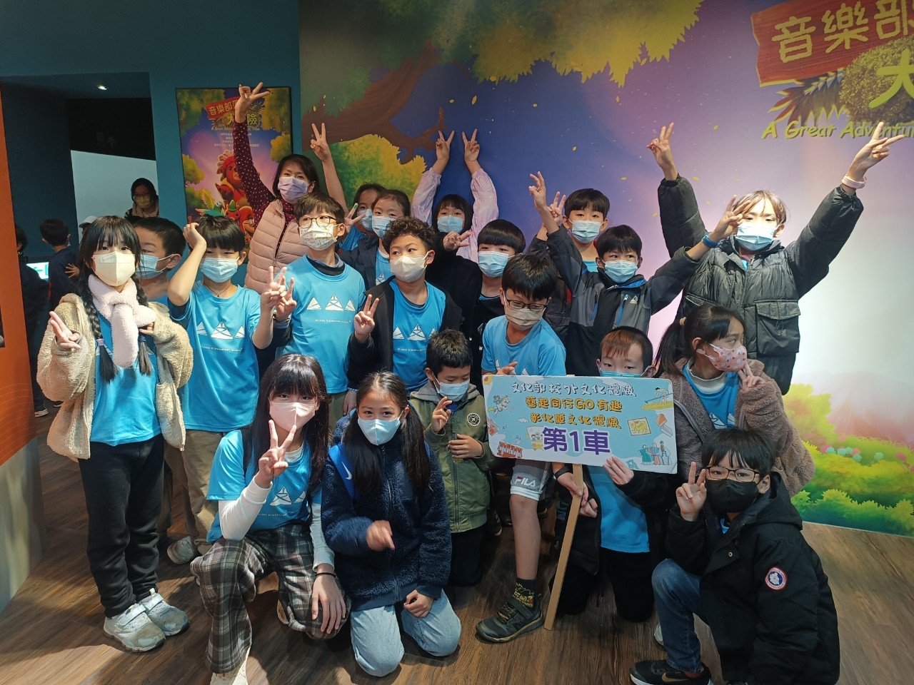 07_參觀新竹241藝術空間當期特展的大合影