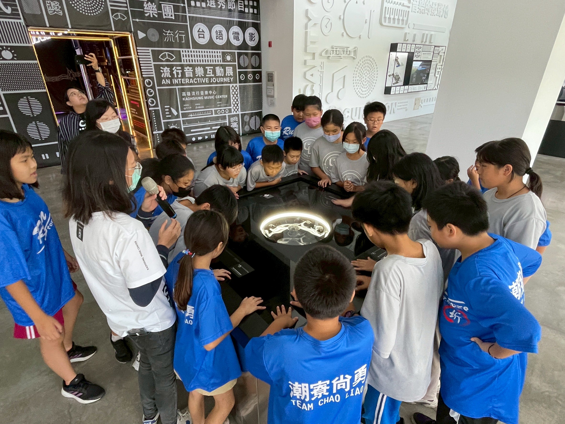 07_參觀新竹241藝術空間當期特展的大合影