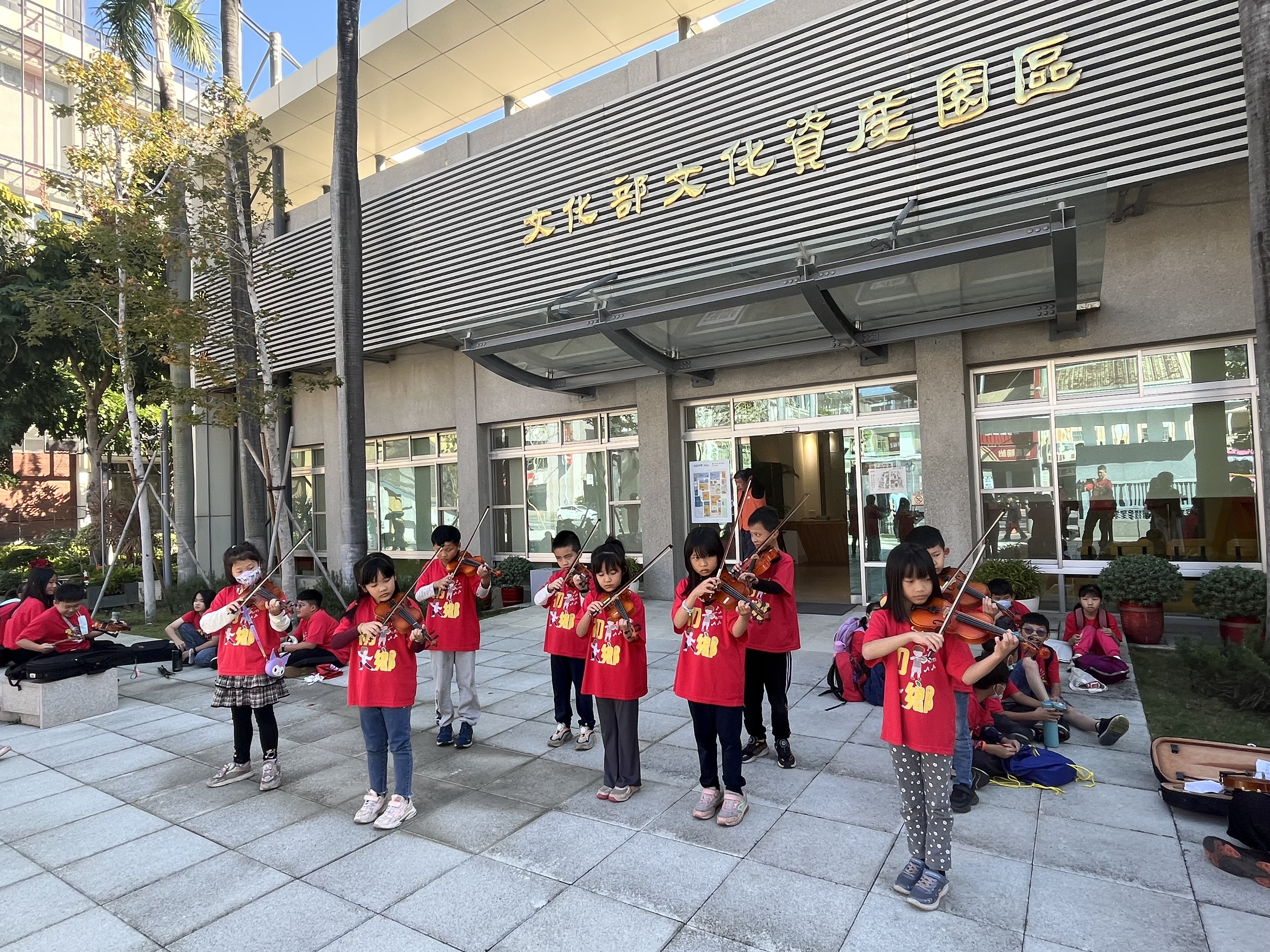 03_摸摸看埤塘裡的貝殼
