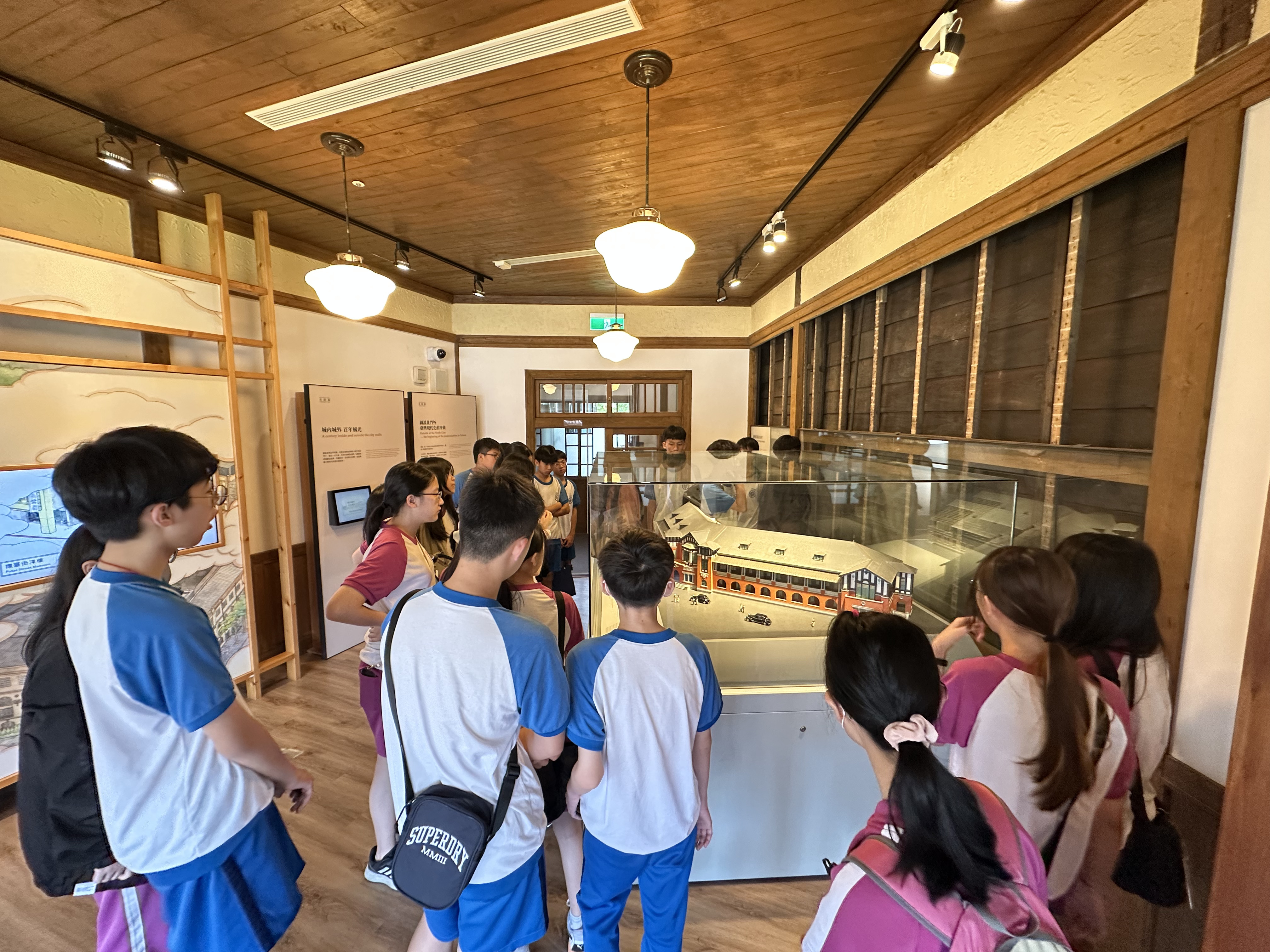 09_參觀新竹241藝術空間，動手做一幅屬於自己的展覽海報-1