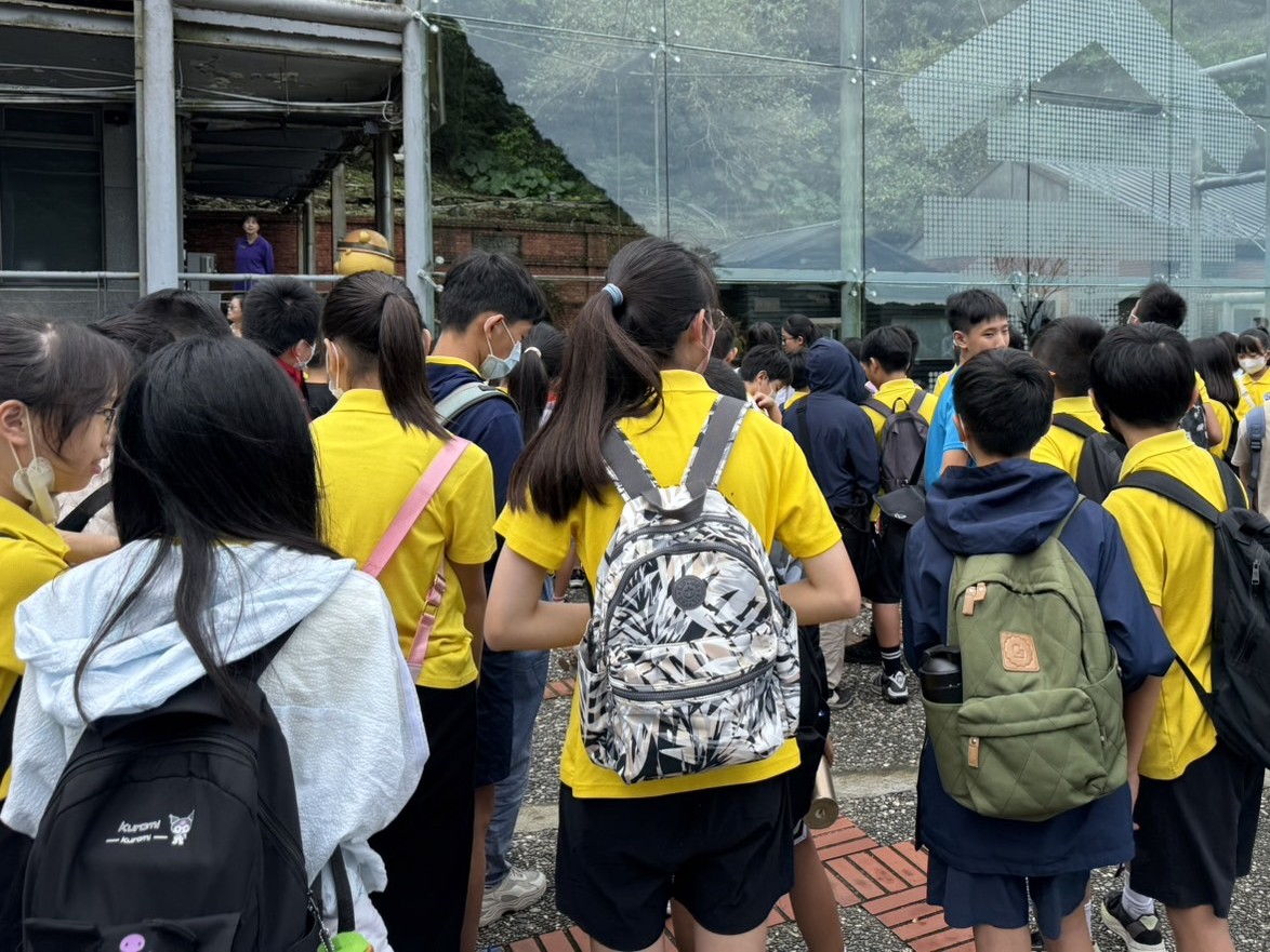 07_參觀新竹241藝術空間當期特展的大合影